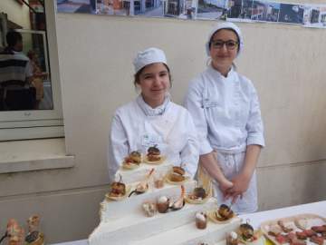 Buffet en extérieur par la formation en cuisine - MFR Pujols