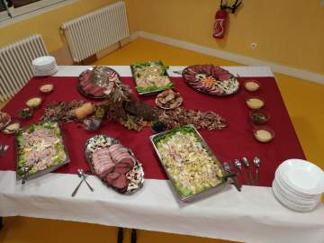 Buffet préparé par les élèves en formation de cuisine - MFR Pujols 